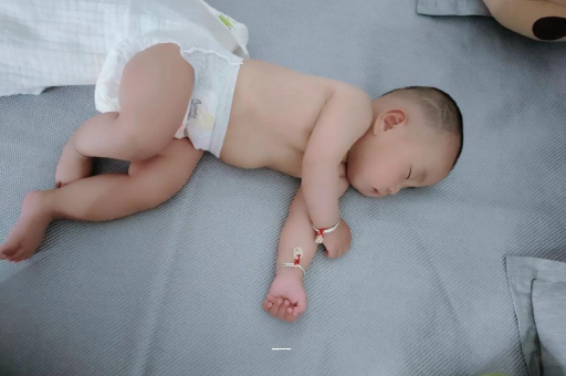 河间孕妇肚子一跳一跳